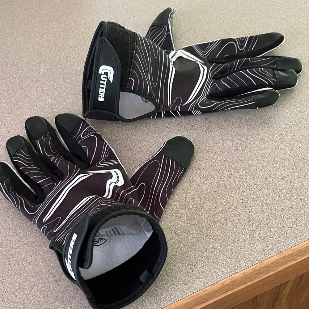Kids Black Patterned Mittens